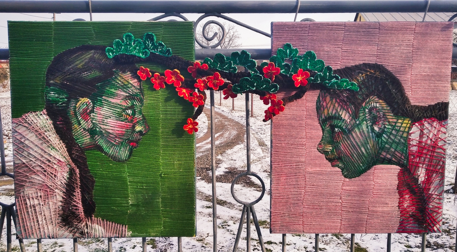 Traja priatelia zimy, 2019, kombinovaná technika šitia a maľby (akryl, bavlna) na plátne, 2x plátno 50x40 cm (foto: archív Dominika Brečková)