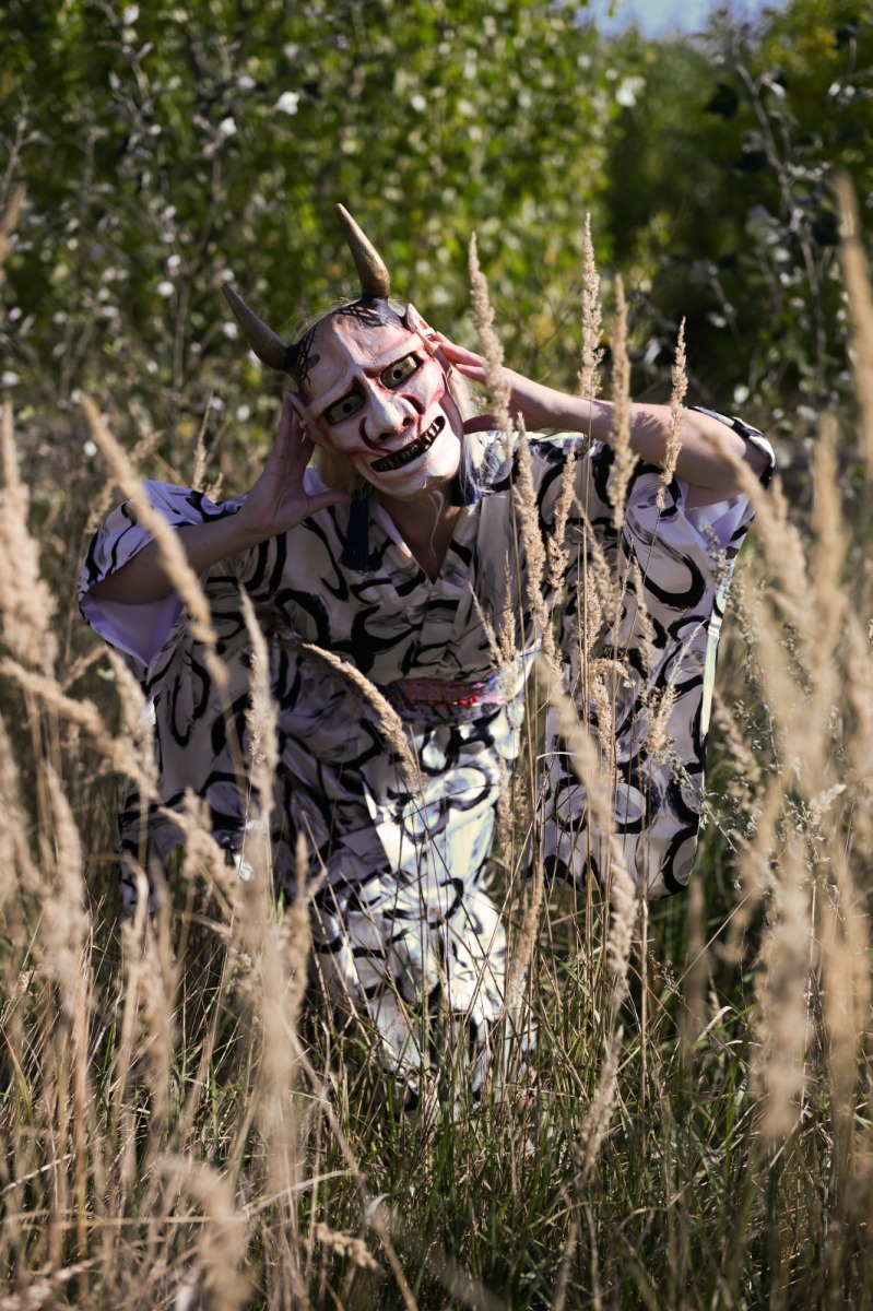 Hannya maska, 2016, lipové drevo, polychrómované olejovými farbami a zlatým pigmentom, digitálna fotografia (foto: Lucia Veselá)