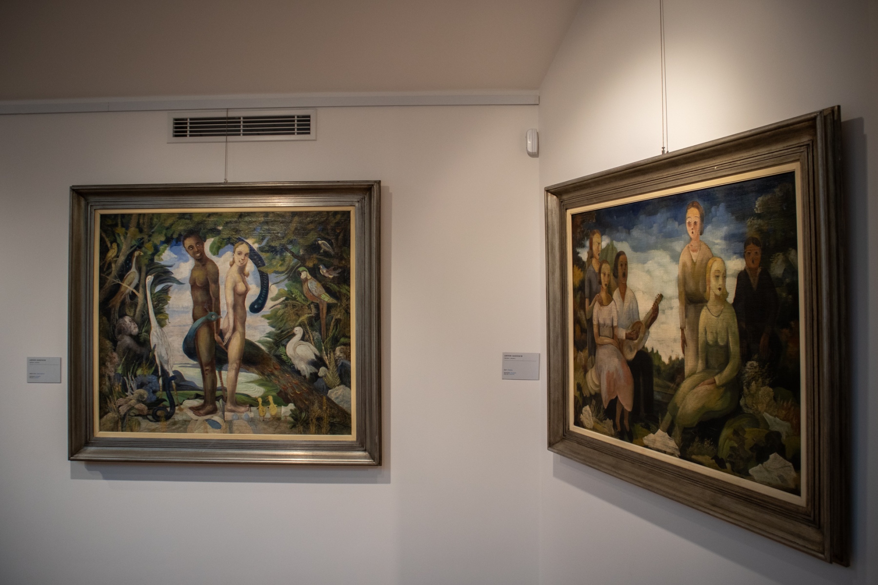 Zľava: Anton Jaszusch, Adam a Eva, 1925, olej na plátne (vrecovina); Anton Jaszusch, Spev, 1928, olej na plátne (foto: KUNSTARTUM)