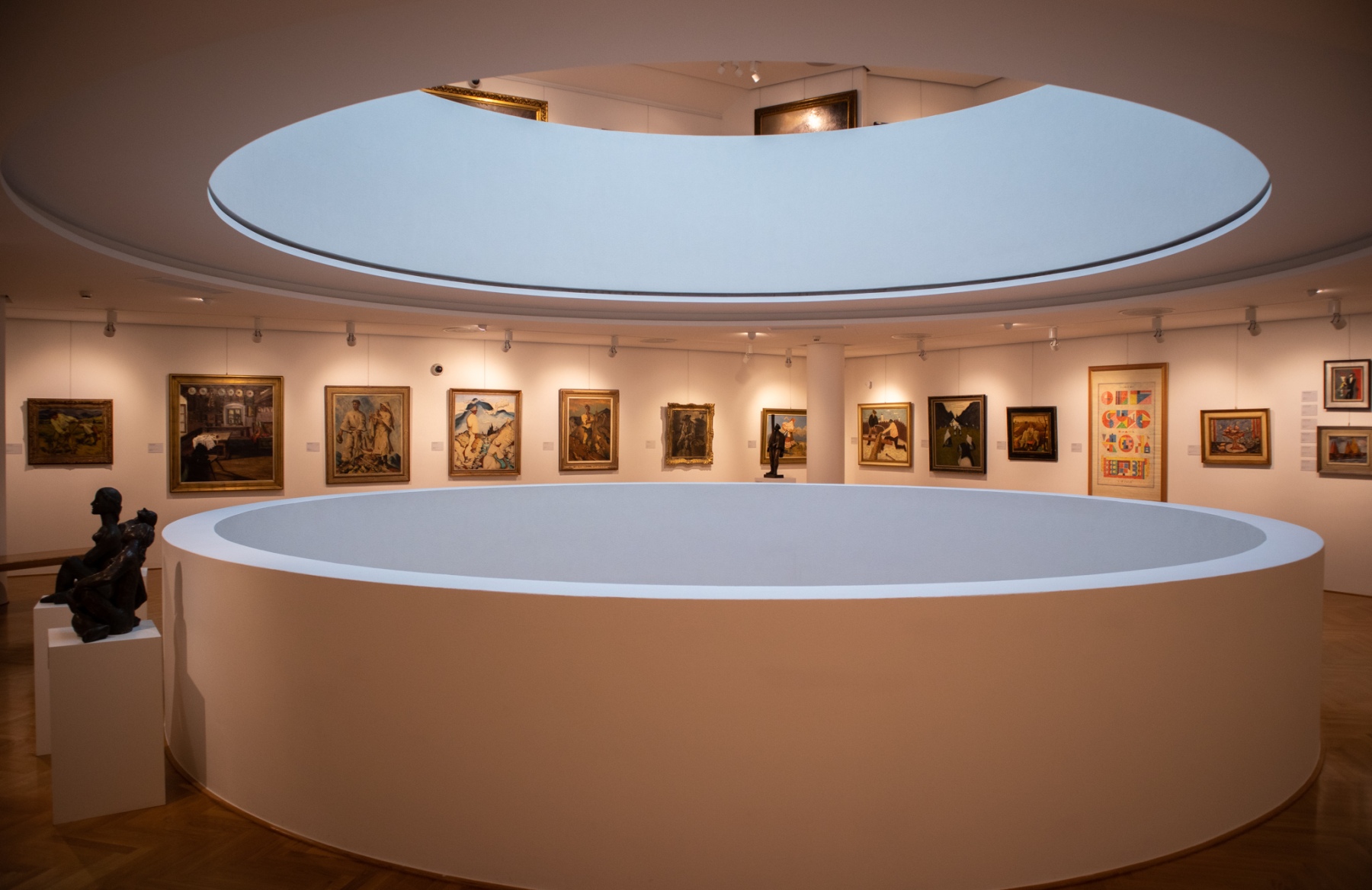 Diela v expozícii Výtvarná moderna Slovenska, 2021, Galéria Nedbalka, Bratislava  (foto: KUNSTARTUM)