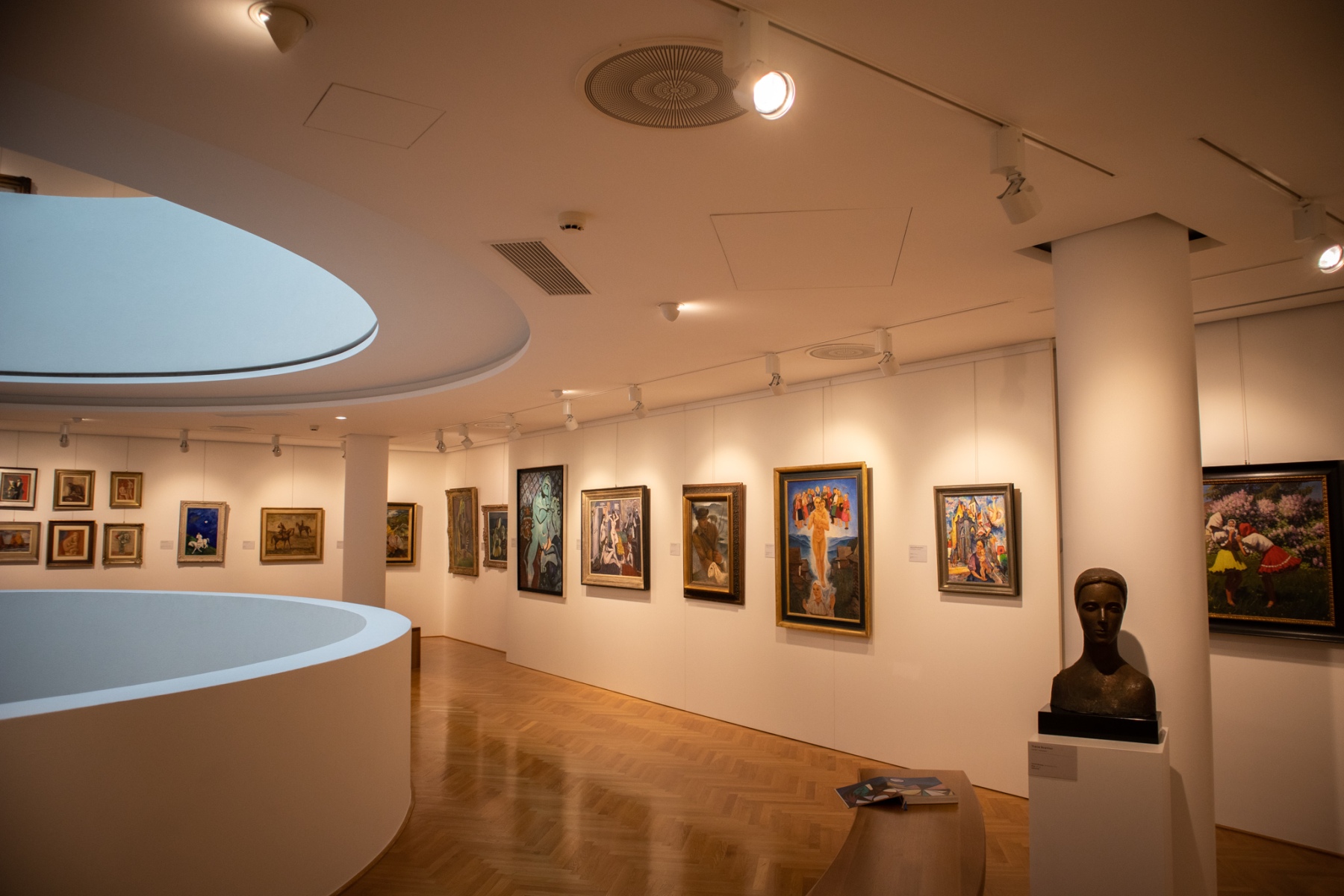 Diela v expozícii Výtvarná moderna Slovenska, 2021, Galéria Nedbalka, Bratislava  (foto: KUNSTARTUM)