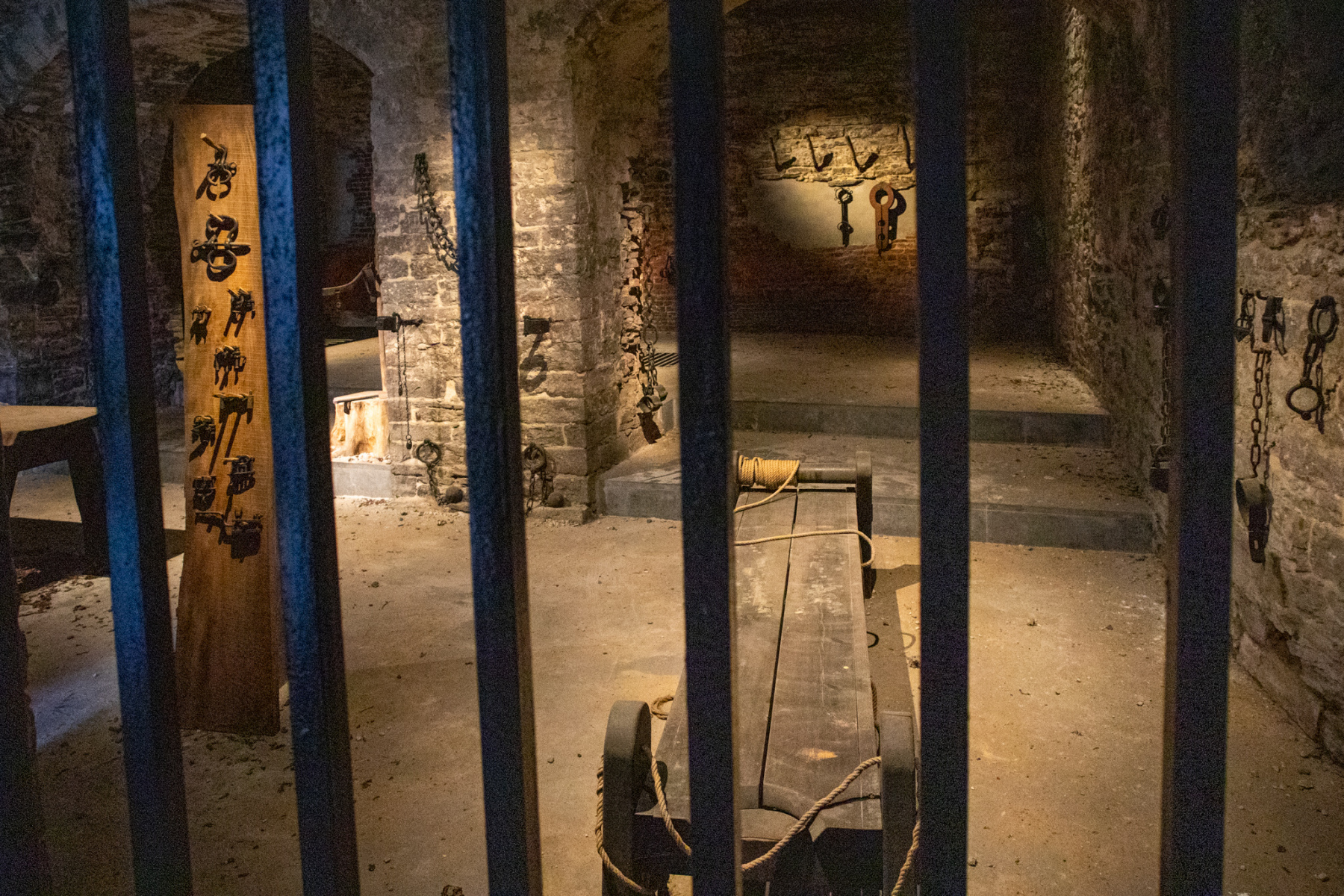 Väzenie s mučiacimi nástrojmi v hrade Gravensteen. (foto: KUNSTARTUM)