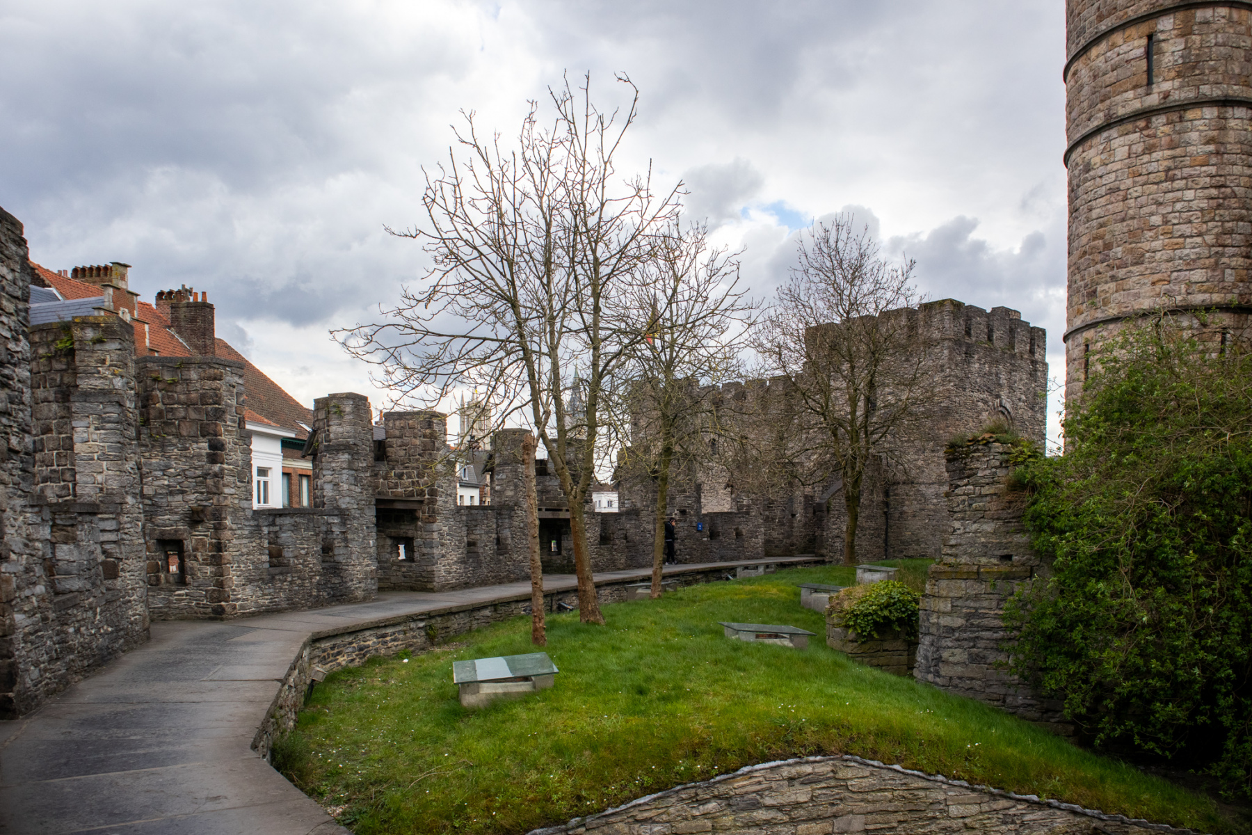 Hradby s cimburím a bartizanmi, hrad Gravensteen. (foto: KUNSTARTUM)