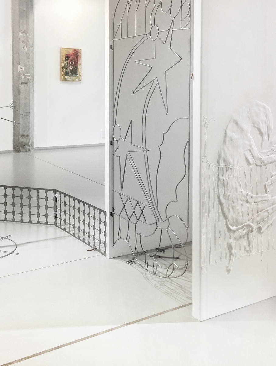 Z výstavy Martin Nytra a Iva Davidová: Killing the Flowers Won´t Delay Spring, 2026, Pragovka Gallery, Praha (foto: Marcel Rozhoň)