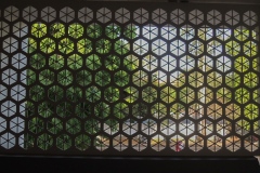 5. časť diplomovej práce. Perzské okno v tvare geometricky opakujúcich sa fragmentov. (foto: archív Jana Bednárová)