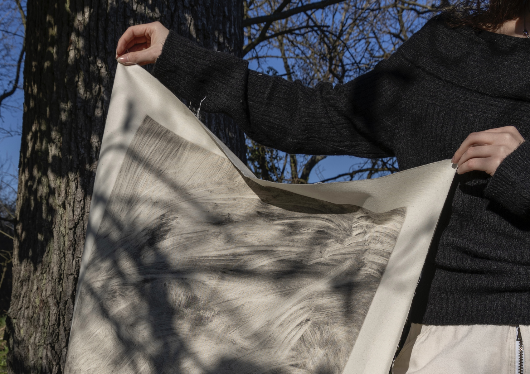 Jozefína Fujašová: zo série Tiché reči, 2025, monotypia na plátne, 100x70 cm (foto: Kristína Petraturová)