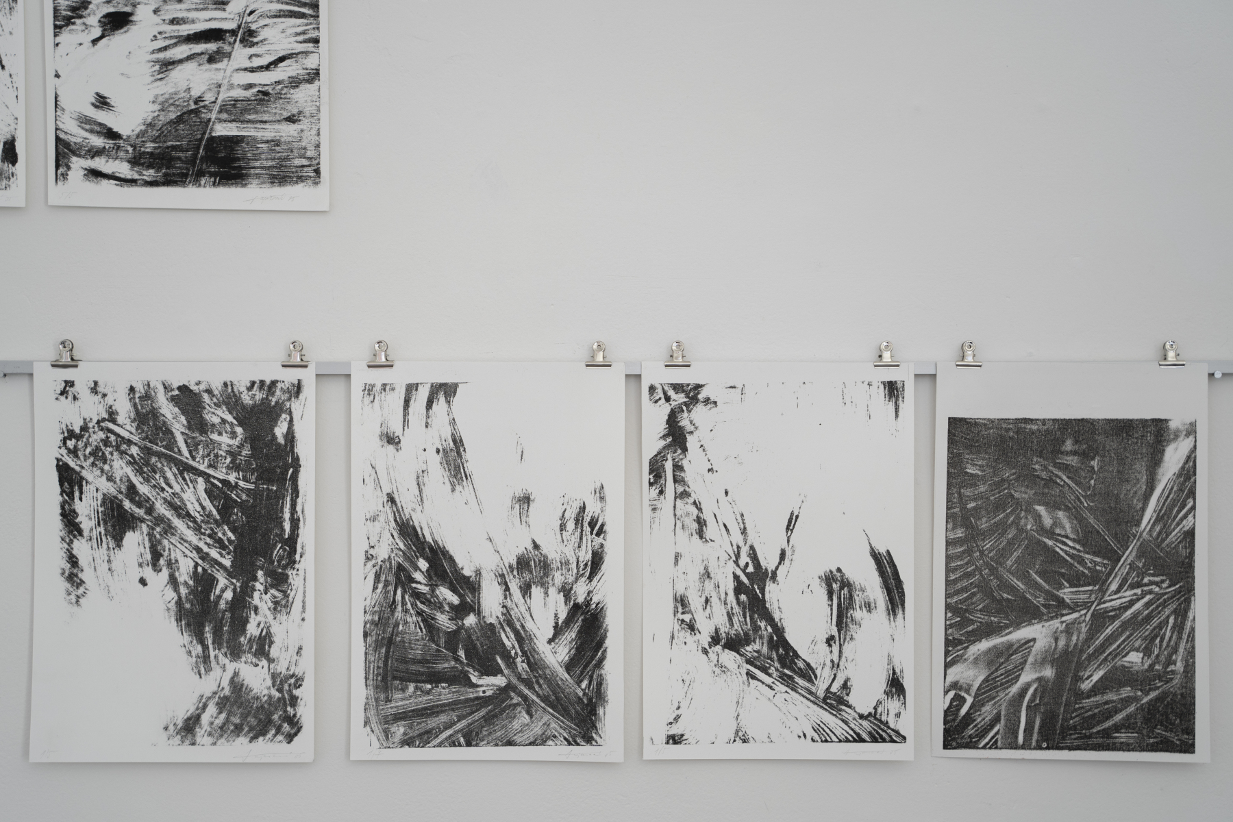 Jozefína Fujašová: zo série Tiché reči, 2025, litografia, 21x30 cm (foto: Rémi Rakeem Homan)