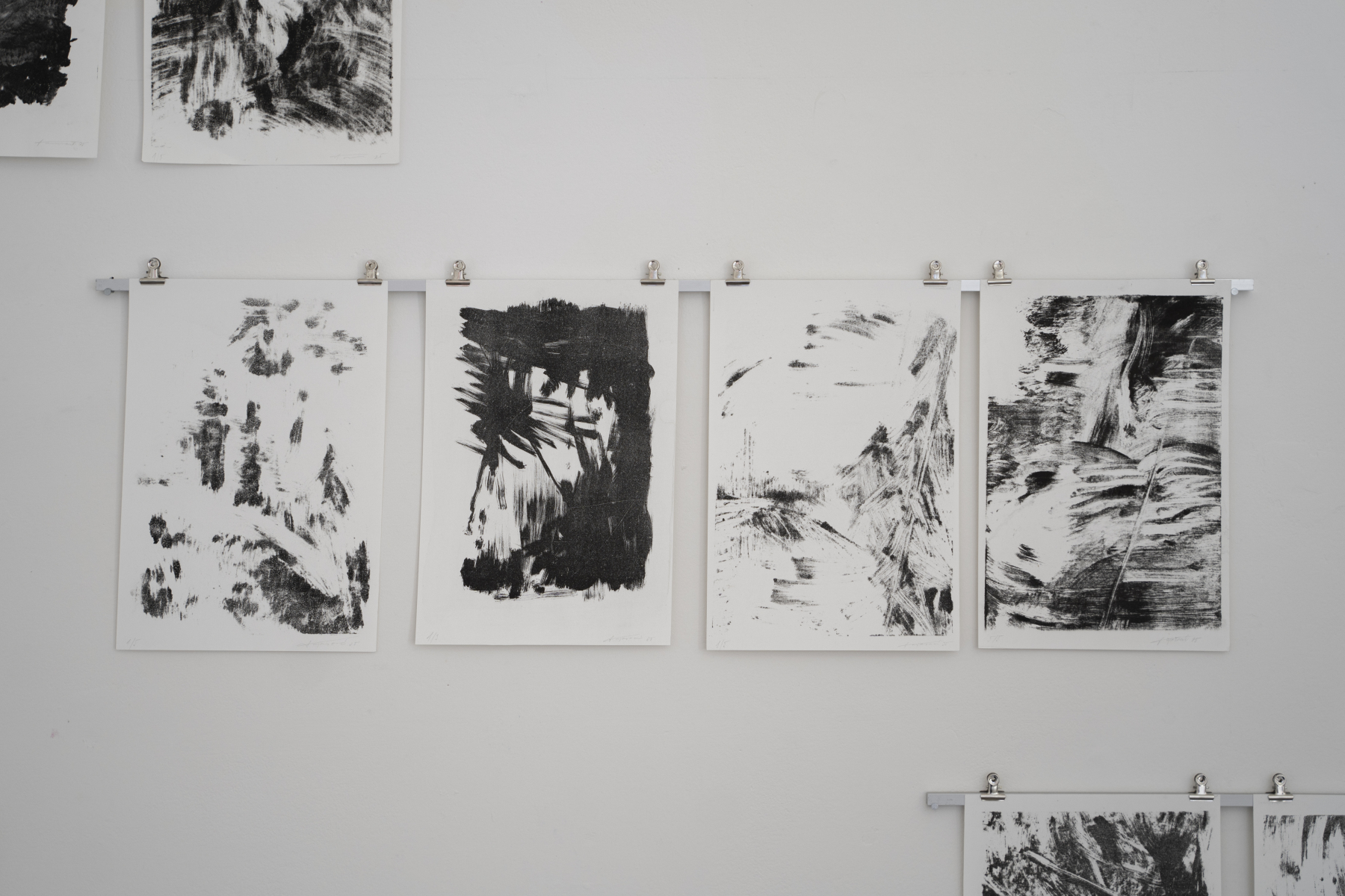 Jozefína Fujašová: zo série Tiché reči, 2025, litografia, 21x30 cm (foto: Rémi Rakeem Homan)