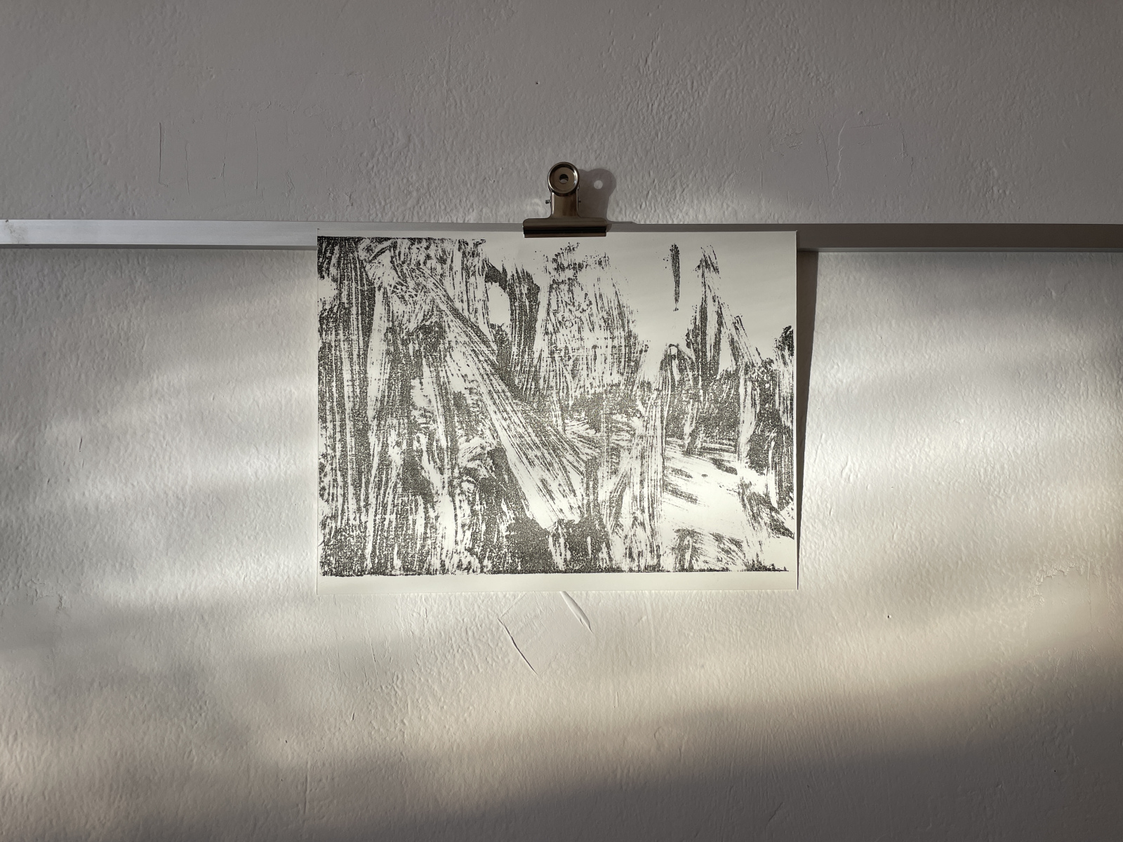 Jozefína Fujašová: zo série Tiché reči, 2025, litografia, 30x21 cm (foto: archív Jozefína Fujašová)