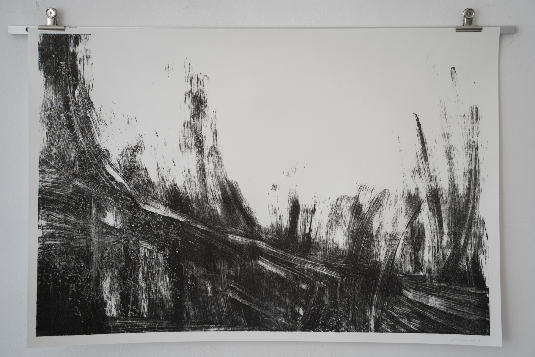 Jozefína Fujašová: zo série Tiché reči, 2025, litografia, 100x70 cm (foto: Rémi Rakeem Homan)