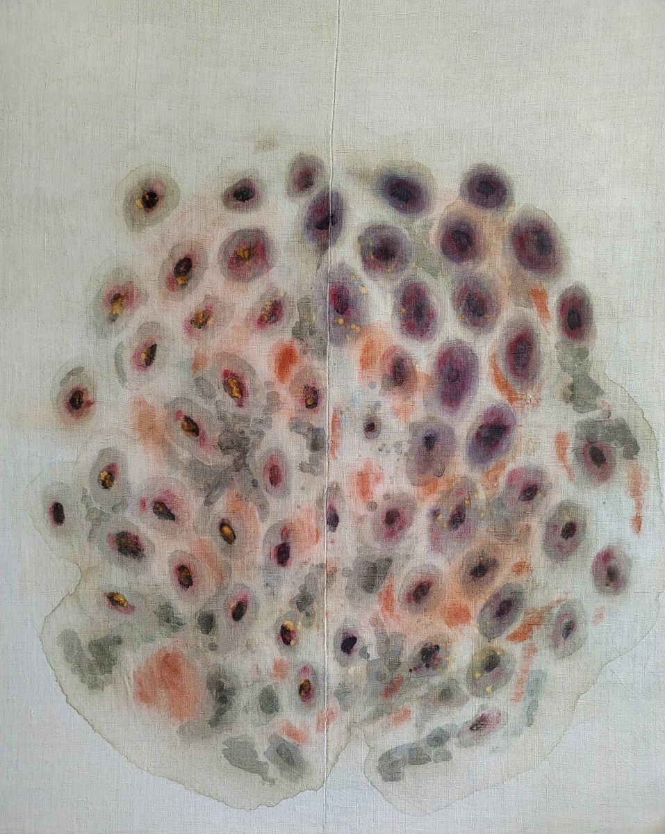 Hibiscus, Rubia, Indigofera, 2021, prírodný pigment na ľanovom plátne, 120 x 141 cm. Obraz sa dostal medzi finálové v súťaži Maľba roka 2021. (foto: archív Kristína Záhorová)