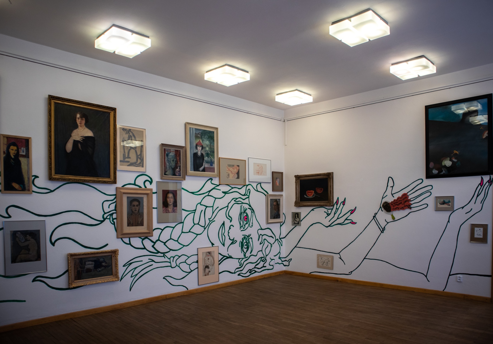 Výstava Nie som tvoj objekt!, 2021, Liptovská galéria P. M. Bohúňa, Liptovský Mikuláš. Výstava sa nachádzala v priestoroch, kde sa nachádza stála expozícia galérie s názvom Portrét, krajina, žáner – umenie 19. a začiatku 20. storočia. (foto: KUNSTARTUM)