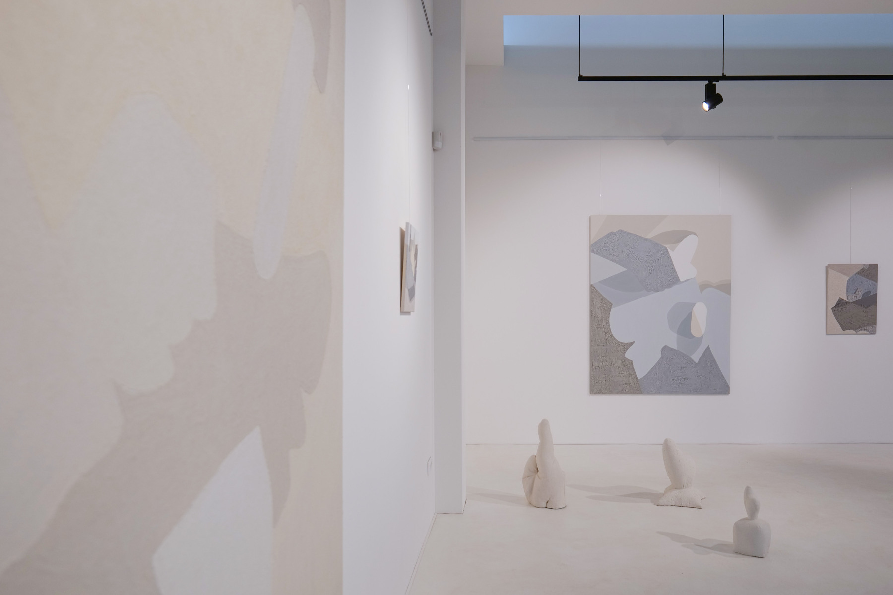Z výstavy Lucia Žitnayová: M ³ prímesy, 2023, Station Contemporary Art Gallery, Bratislava, (foto: Marcel Korec)