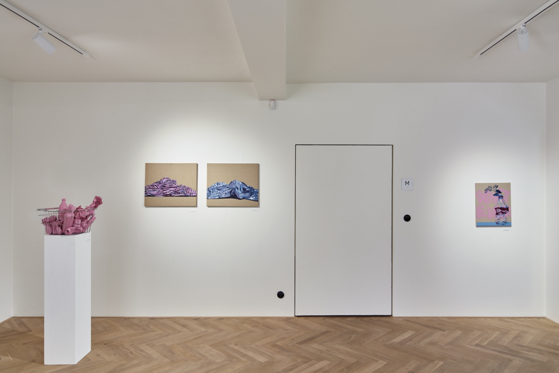 Z výstavy Adorace odpadu, znesvěcení pokladů, 2019, Galerie a Prostor, Znojmo, Česká republika (foto: BoysPlayNice A)