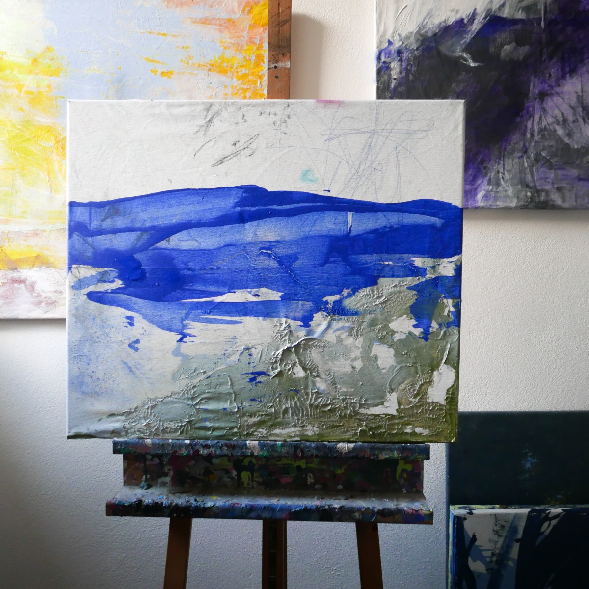 Obraz Atmosphere v ateliéri, 2021, kombinovaná technika na plátne, 70x60 cm (foto: archív Miriama Schniererová)