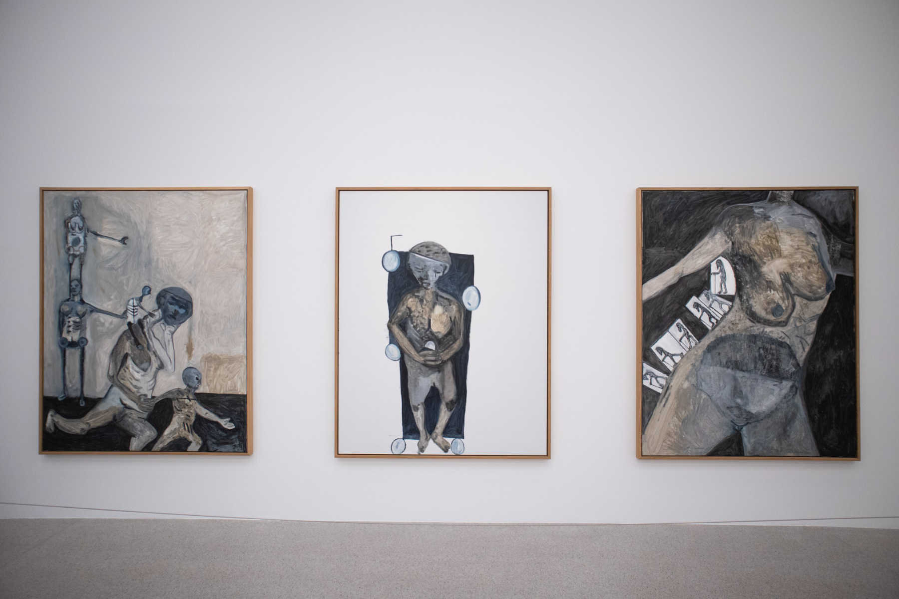 Tobias Pils: A Projection, (triptych), 2023, olej na plátne. (foto: KUNSTARTUM)