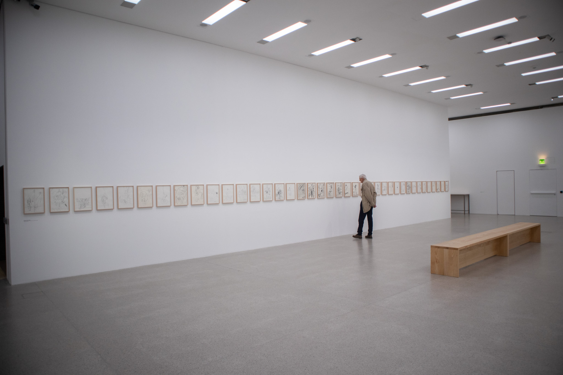 Tobias Pils: Alphabet, 2020–2022, ceruza na papieri, 39 kresieb. (foto: KUNSTARTUM)