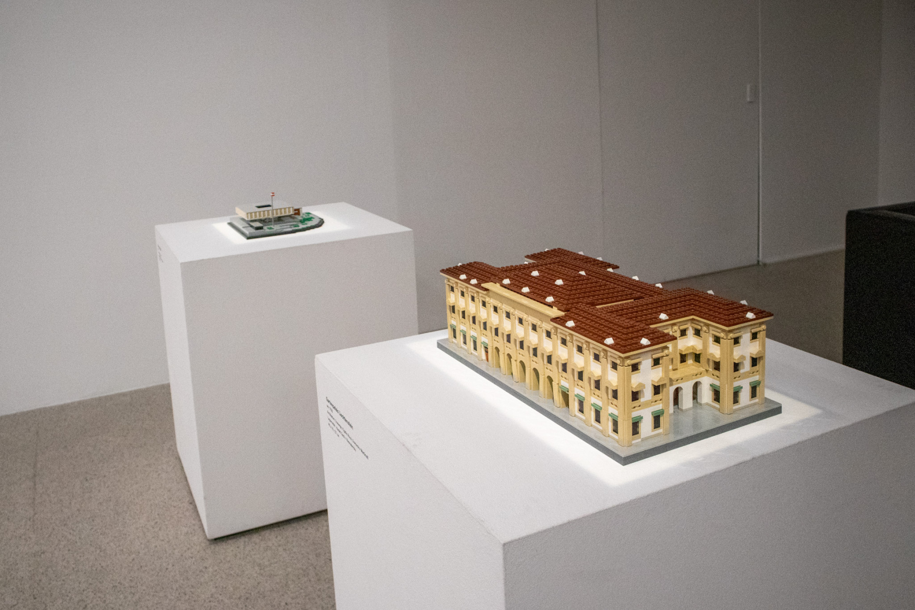 Lego modely predchodcov MUMOKu: v popredí Gartenpalais Liechtenstein a za ním 20er Haus. (foto: KUNSTARTUM)