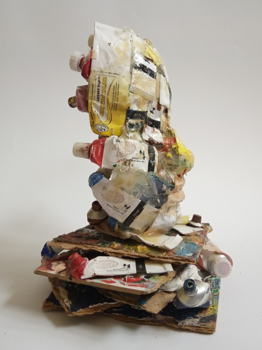 Busty z projektu „Pastelka a iné tváre“, 2018-2020,  objekt – rôzne materiály, 12x12x25 cm (foto: archív Rastislav Turňa)