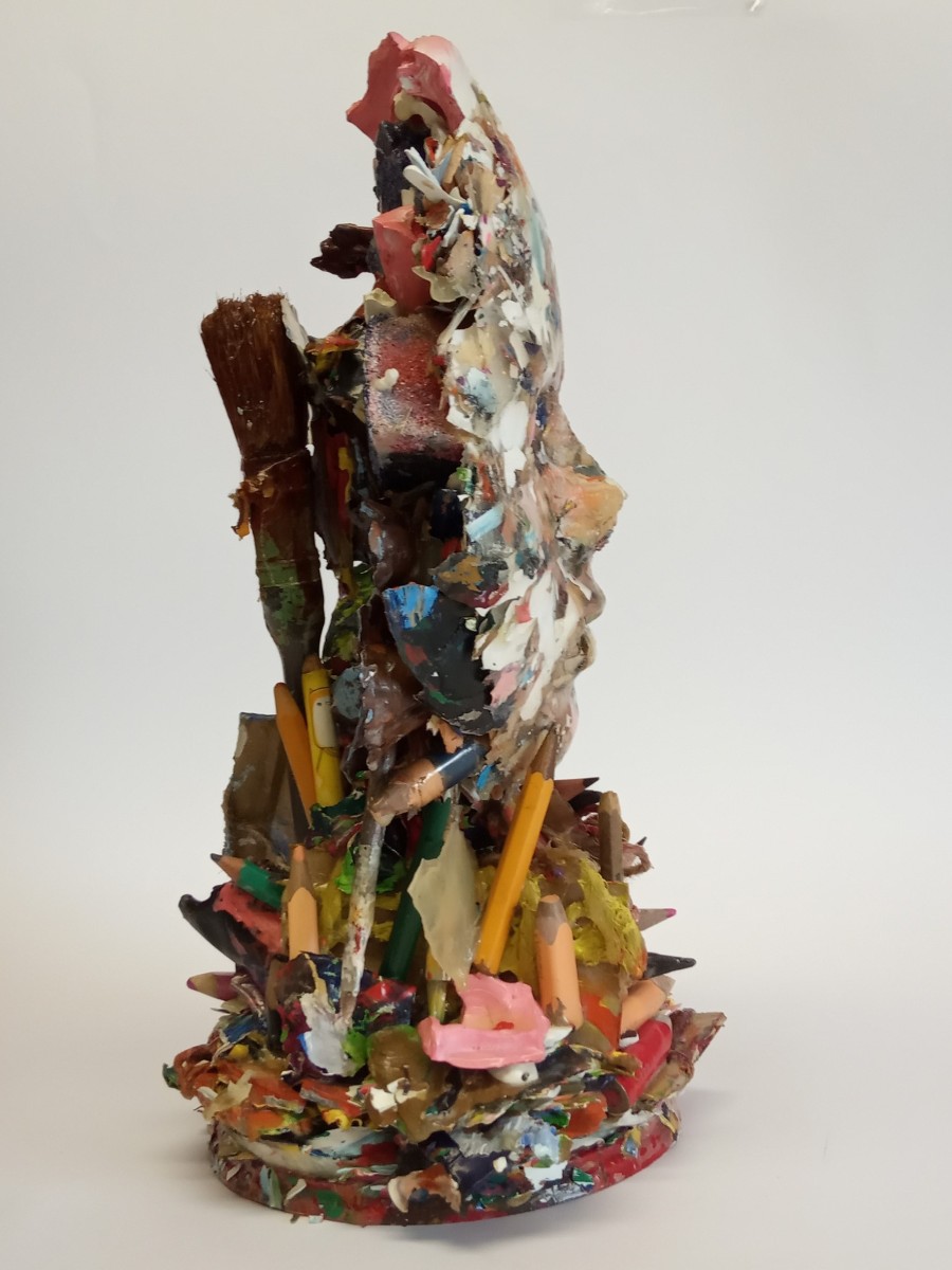 Busty z projektu „Pastelka a iné tváre“, 2018-2020,  objekt – rôzne materiály, 12x12x25 cm (foto: archív Rastislav Turňa)