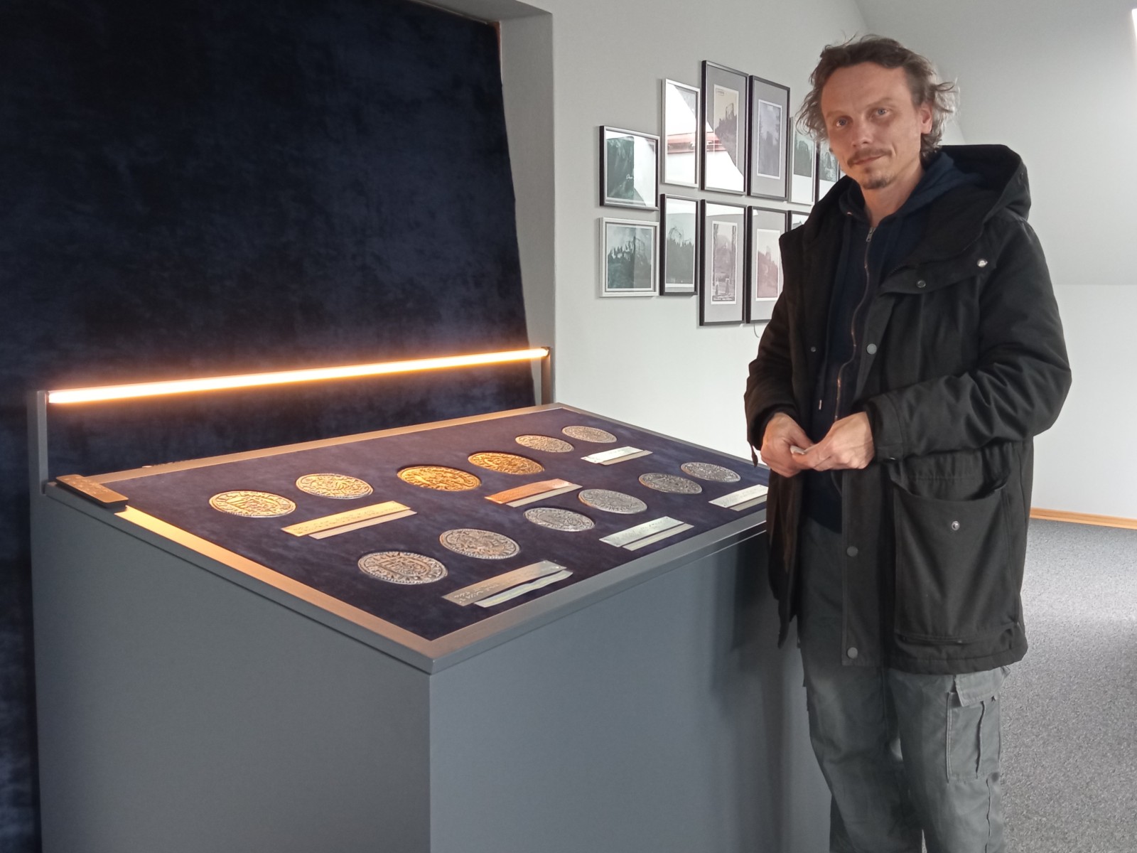 Rekonštrukcie mincí pre expozíciu v Liptovskom múzeu v Ružomberku, 2022, epoxid, ø 20 cm (foto: archív Rastislav Turňa)