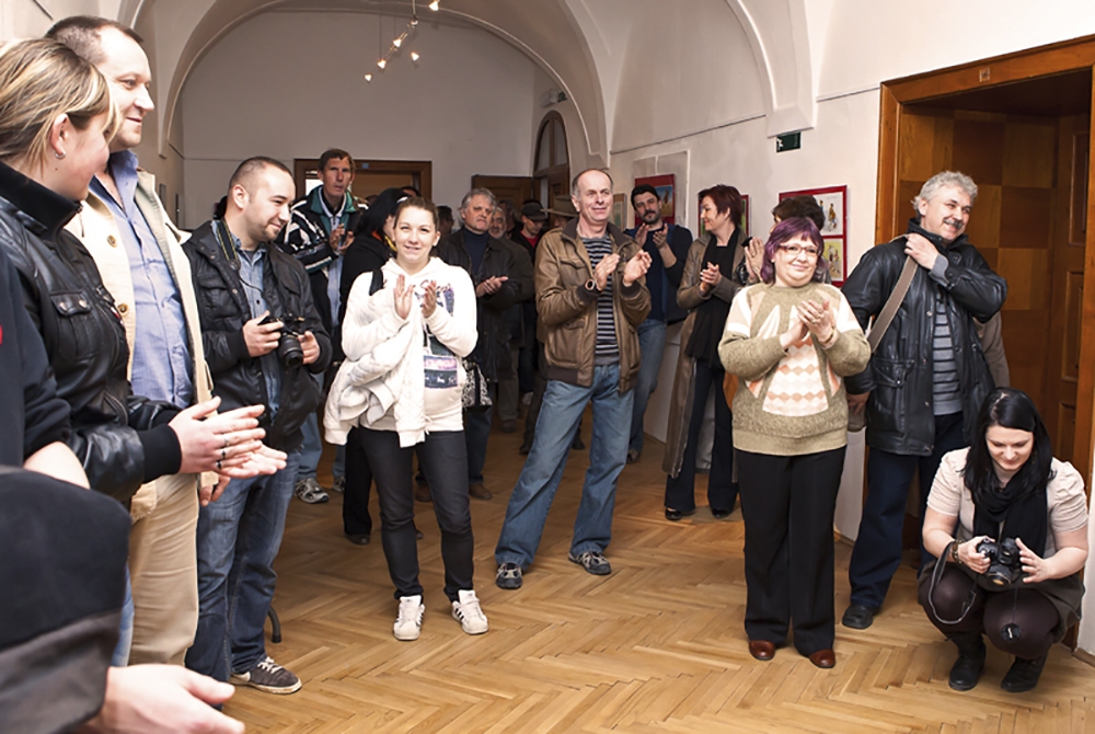 Fotografia z vernisáže spoločnej výstavy Stanislava Remeselníka s Ivanom Gertlim v Starej radnici vo Zvolene,2012 (foto: archív Stanislav Remeselník)