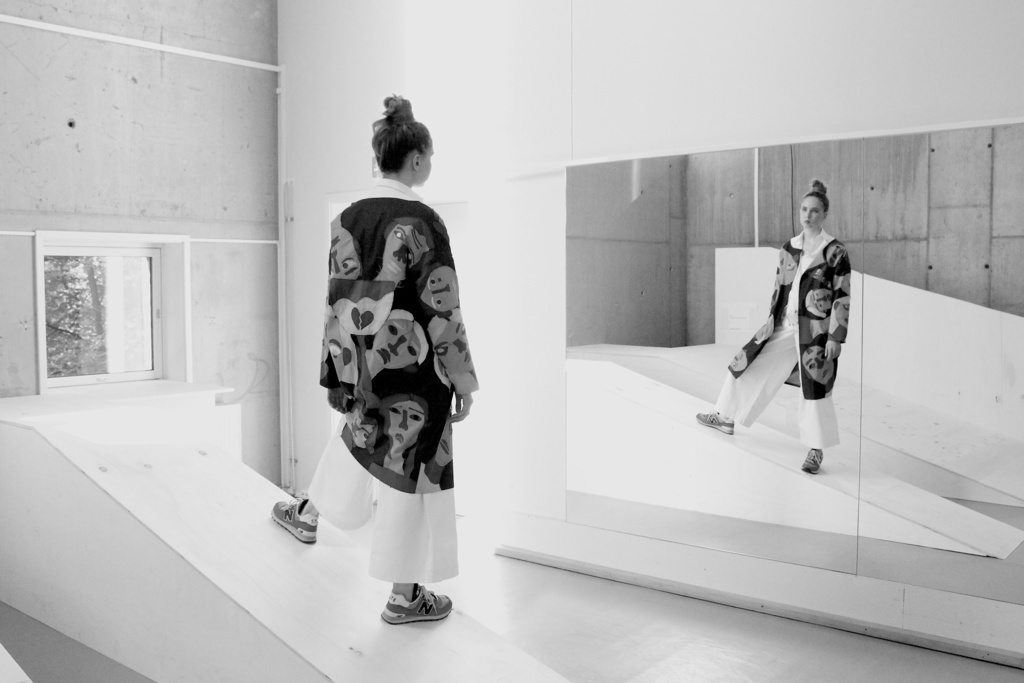 Veja Kočárik v kabáte zo série Faces, 2018, National Academy of Arts Oslo ( foto: JB Caserta)