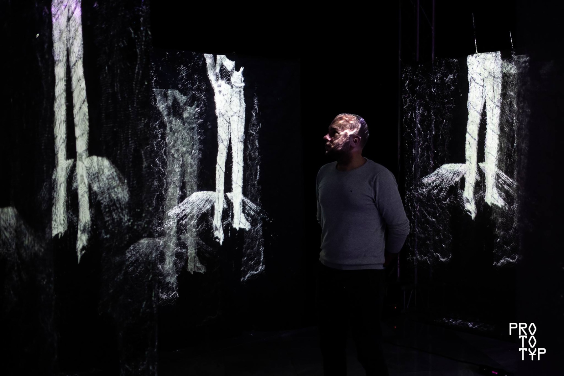 (BEZ)ČAS – (NE)PRIESTOR  PO(EMO)CI(Á)T, 2018, festival PROTOTYP, Brno (foto: Protoyp)