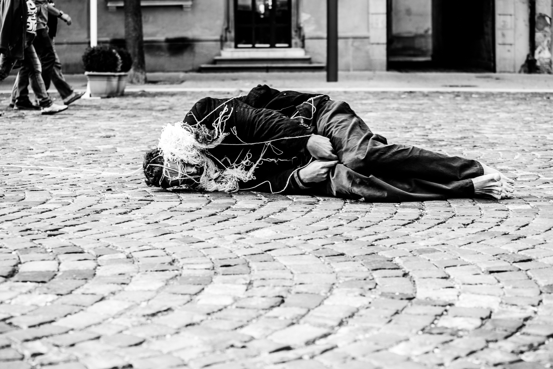 Architektúra vnútorných vzťahov, 2018, 30 minútová performance, Festival HALA, Trenčín (foto: archív Viktor Fuček)