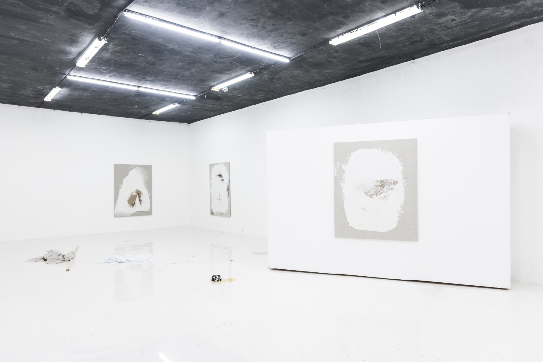 Z výstavy Priestor medzi, 2017, SODA gallery, Bratislava (foto: archív Viktor Fuček)