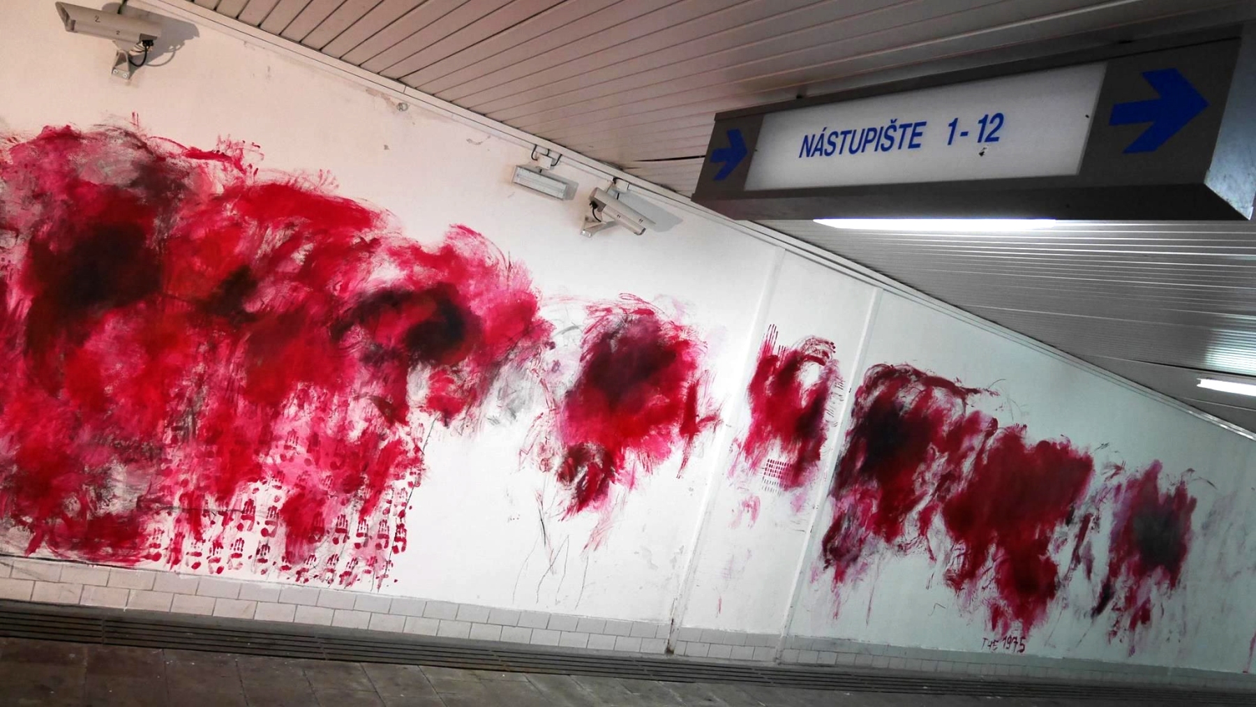 Verejný dialóg, 2016, 40 metrová nástenná maľba, Nástupište 1-12, Topoľčany (foto. Nástupište 1-12)