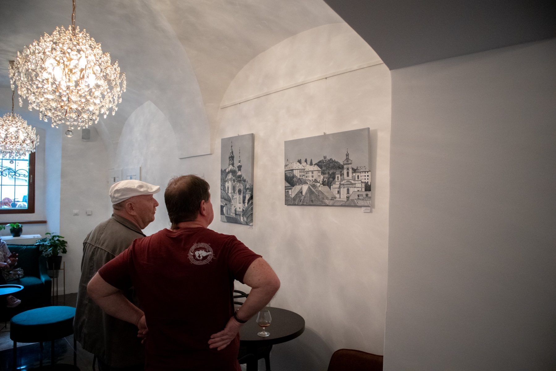 Z výstavy Výber z tvorby, 2021, kaviareň Bothár, Banská Bystrica (foto: KUNSTARTUM)