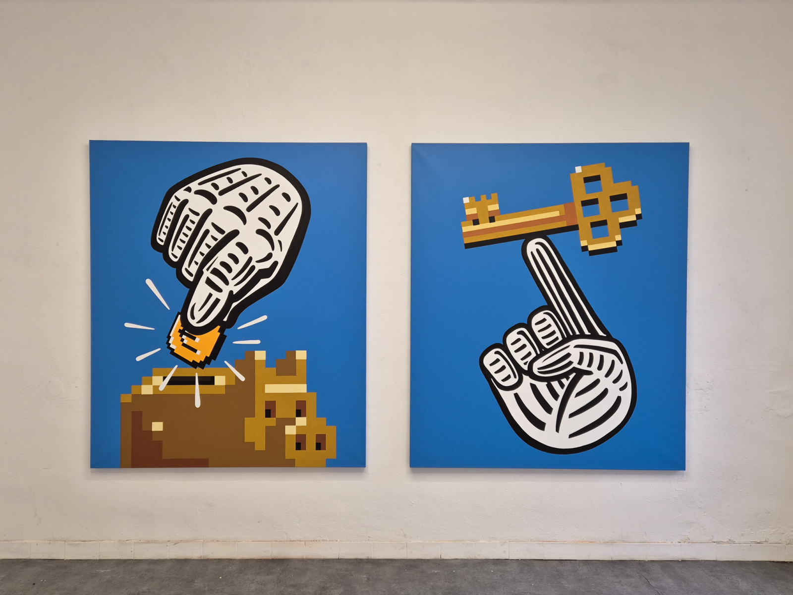 Filip Sabol & Matúš Maťátko: Čo je doma, to sa počíta., 2022, kombinovaná technika na plátne, 160x190 cm (vľavo) a Kľúč od mesta, 2021, kombinovaná technika na plátne, 160x190 cm (vpravo) (foto: KUNSTARTUM)