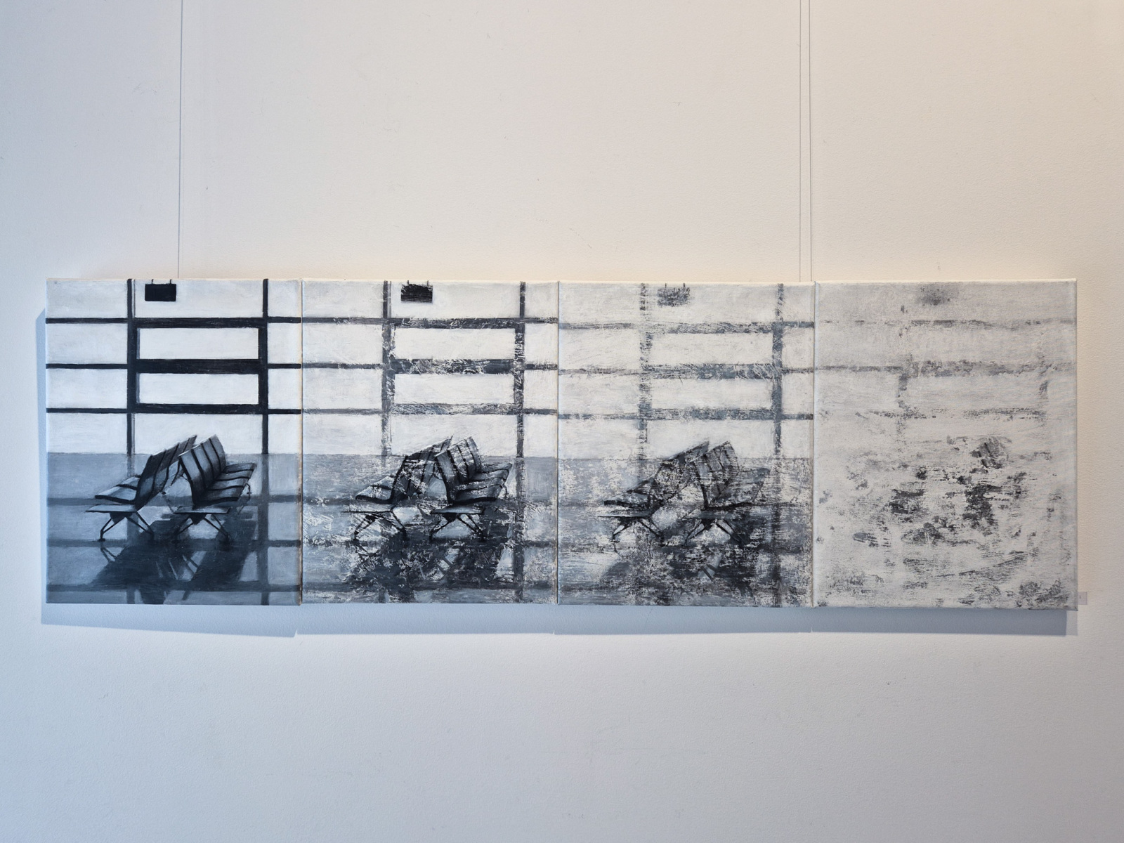 Z výstavy Marek Jarotta: Načas, 2026, Galéria Čin Čin, Bratislava. Dielo: Marek Jarotta: Transfer pamäti, 2026, akrylový transfer a akryl na plátne, 35x45 cm štyrikrát (foto: KUNSTARTUM)