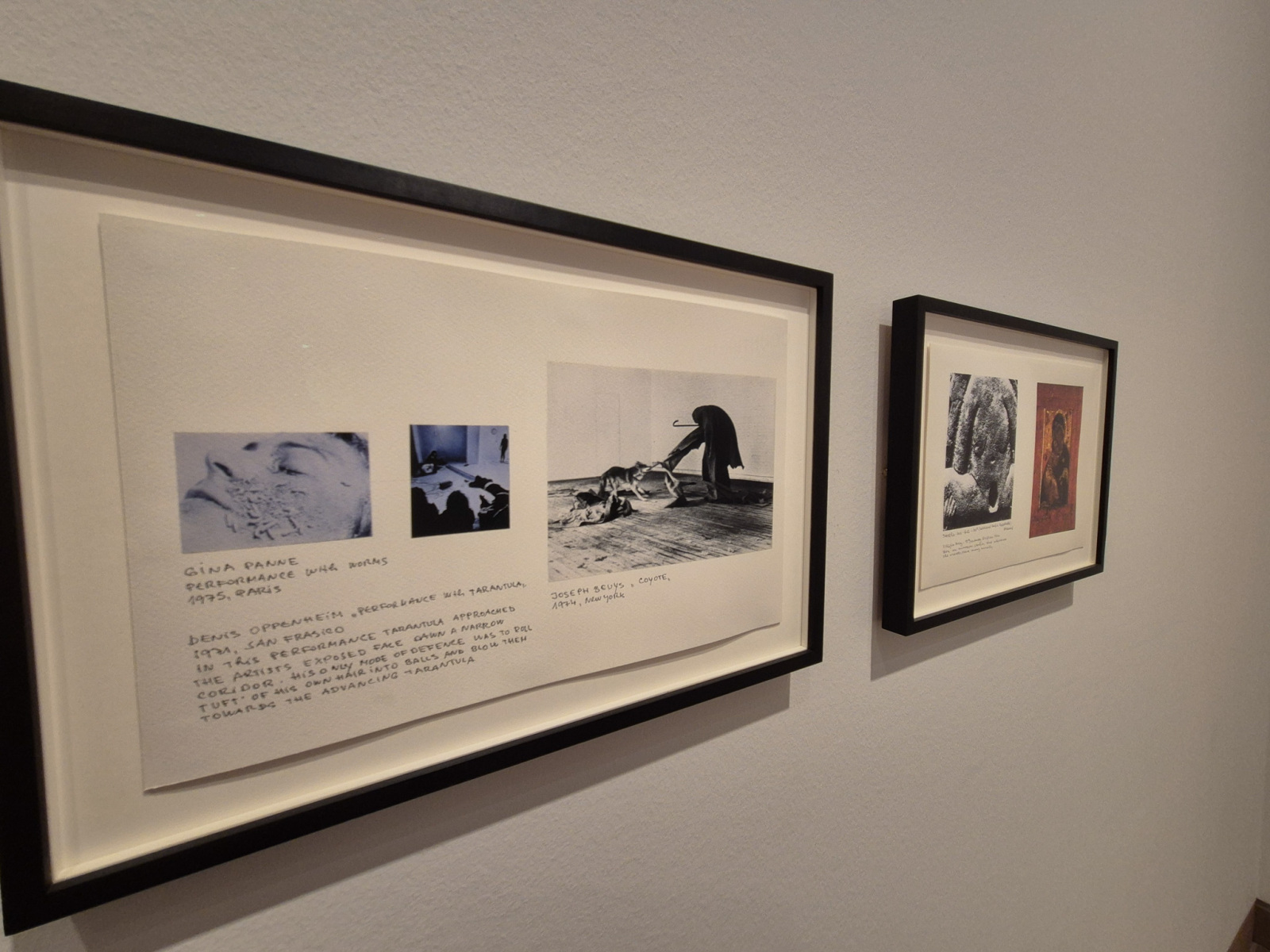 Marina Abramović: Photography from Private Archaeology, 1997-1999, fotografické výtlačky. (foto: KUNSTARTUM)