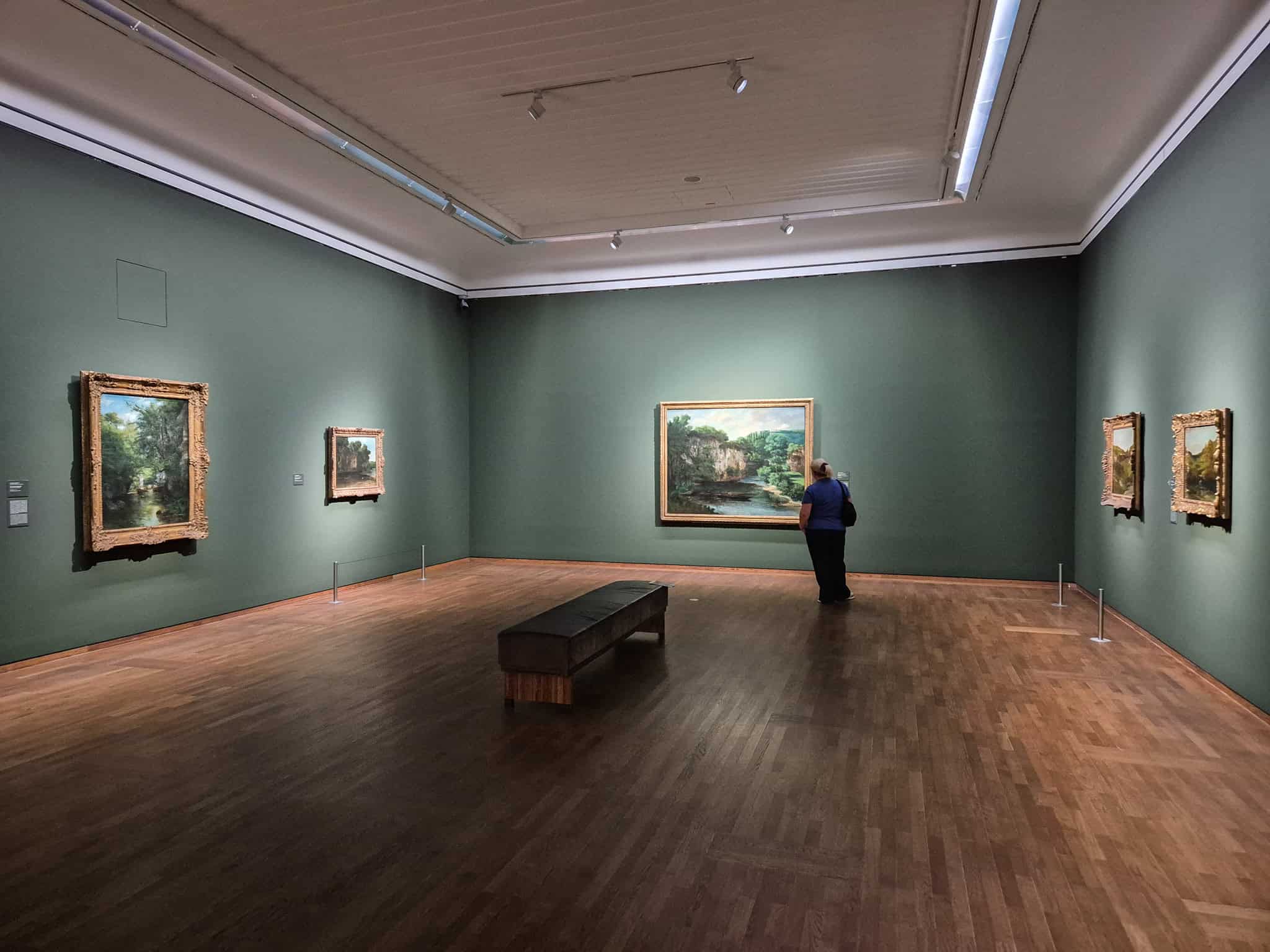 Z výstavy Gustave Courbet: Realista a rebel – pohľad do sekcie „Revolúcia v krajinomaľbe“, 2026, Leopold Museum, Viedeň 