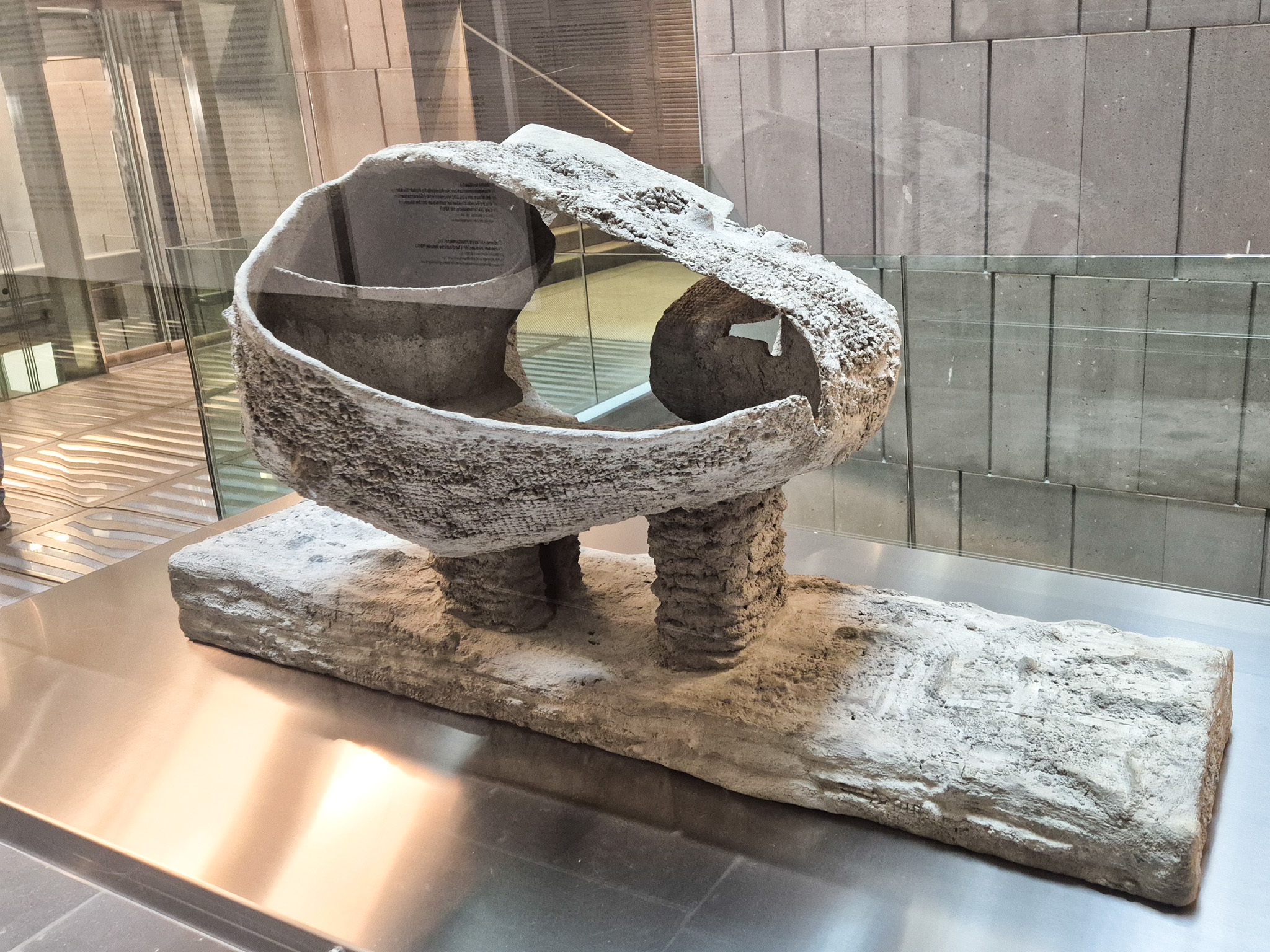 Friedrich Kiesler: Model Endless House, 1959, konštrukcia z drôtu a betónu.